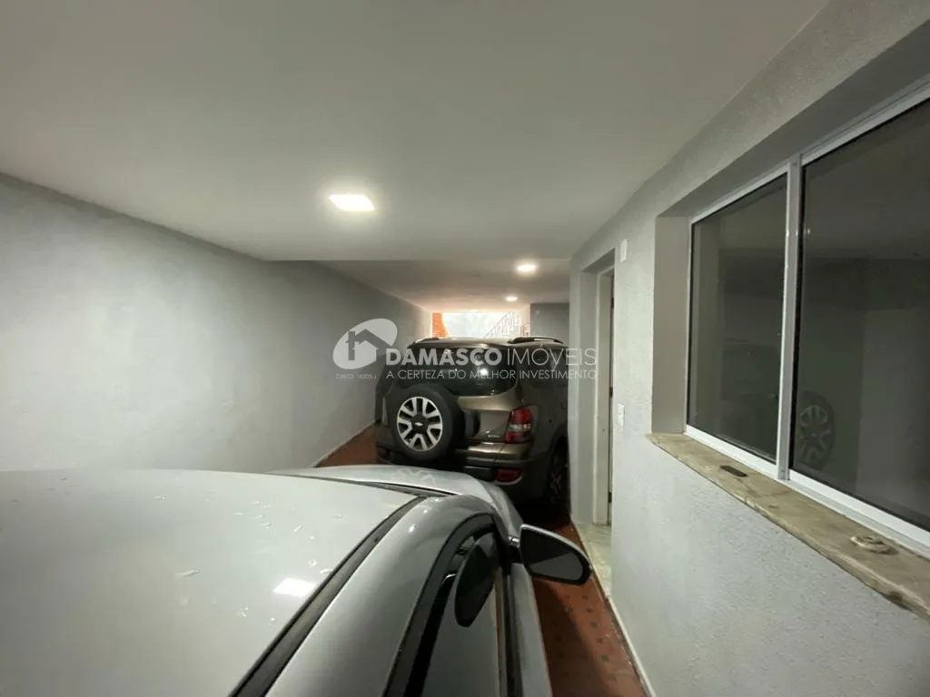 Sobrado à venda e locação, com 400 m² de área total, 3 Quartos, 1 Suíte, 6 Vagas, Parque Bandeirante, Santo André - SP