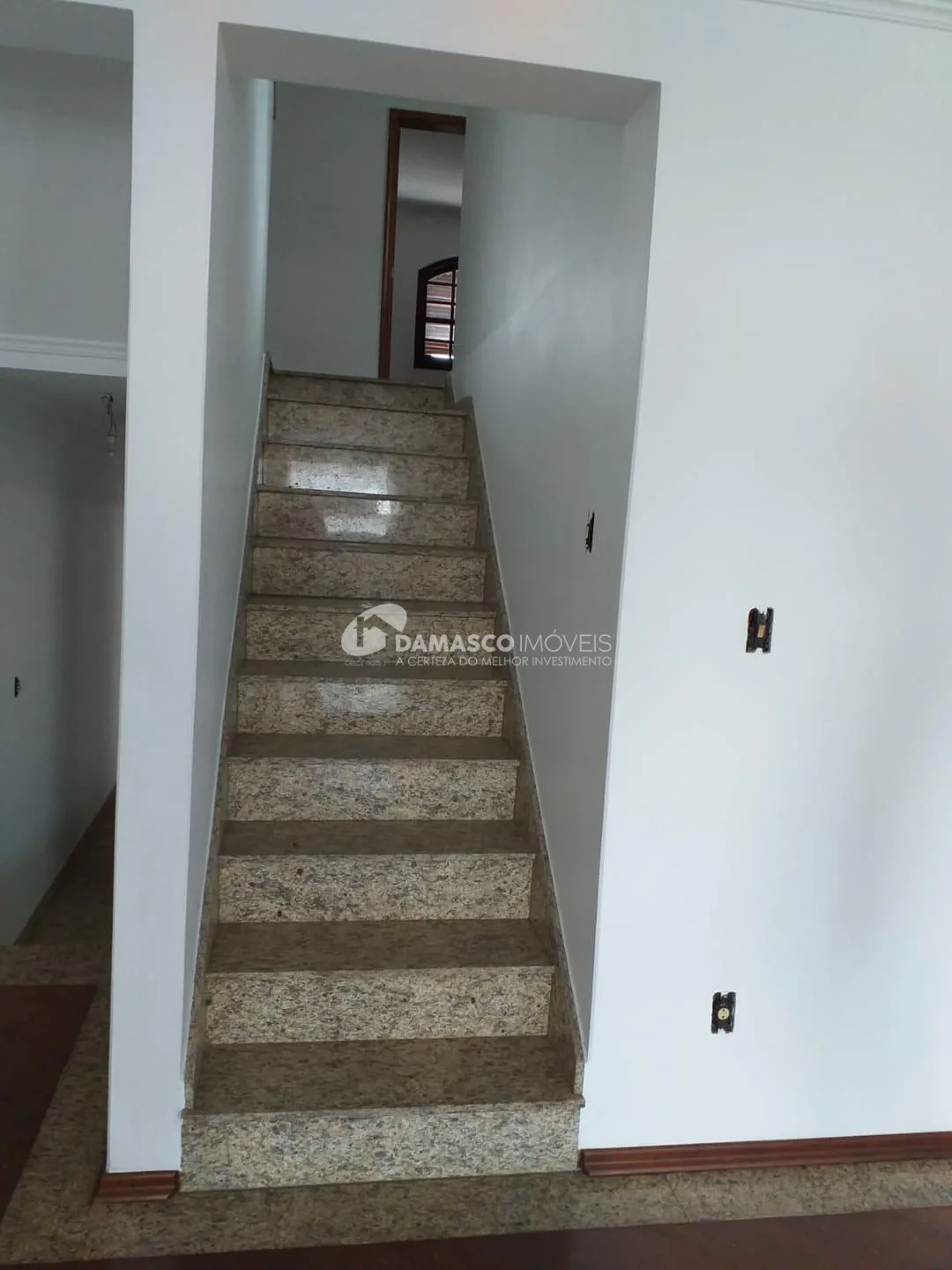 Sobrado à venda 3 Quartos, 1 Suite, 4 Vagas, 250M², Olímpico, São Caetano do Sul - SP