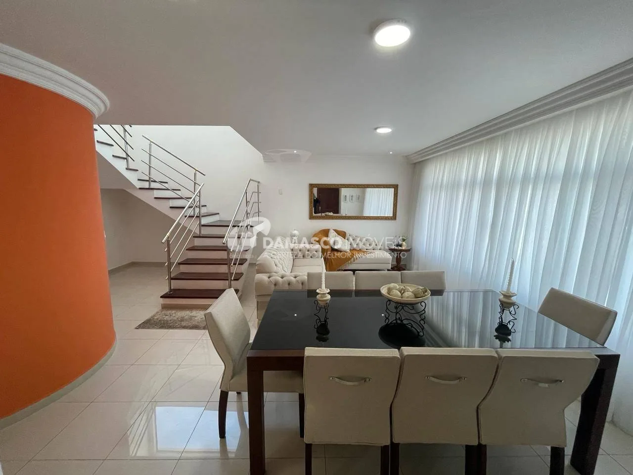 Sobrado de Alto Padrão à Venda no Jardim São Caetano | 6 Dormitórios | Até 10 Vagas