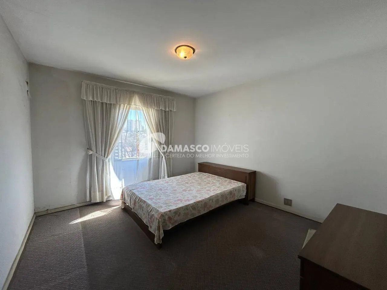 Sobrado à  venda com 178m² de área útil, 2 quartos, 3 vagas, próximo do Complexo Poliesportivo Lauro Gomes, no Bairro Olímpico, em São Caetano do Sul, SP