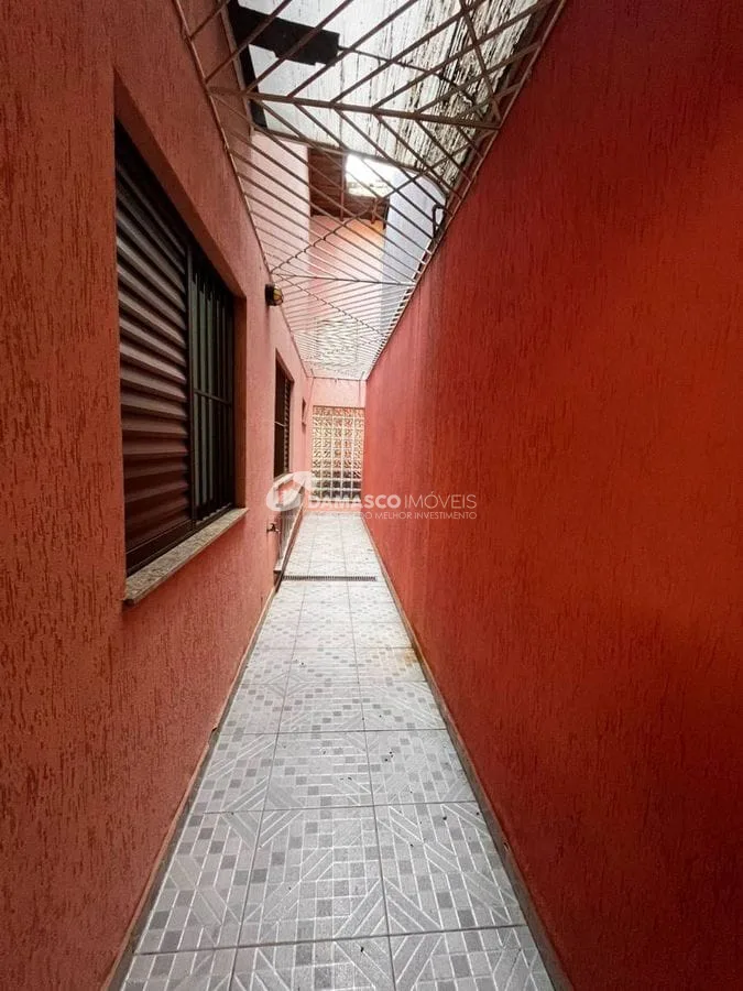 Casa térrea com 4 dorm, 2 suítes, 5 vagas no bairro Olímpico