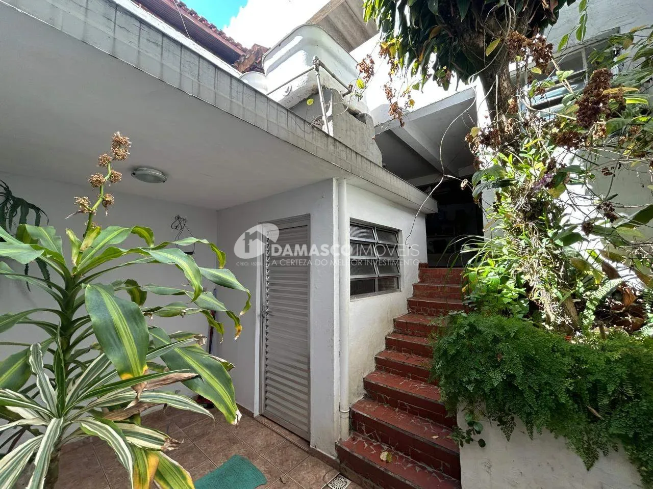 Sobrado à  venda com 178m² de área útil, 2 quartos, 3 vagas, próximo do Complexo Poliesportivo Lauro Gomes, no Bairro Olímpico, em São Caetano do Sul, SP