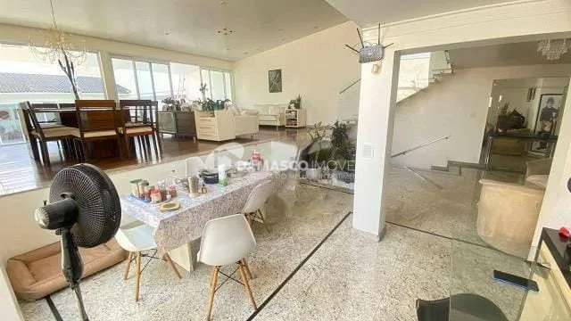 Sobrado à venda 3 Quartos, 3 Suites, 5 Vagas, 380M², Jardim, Santo André - SP