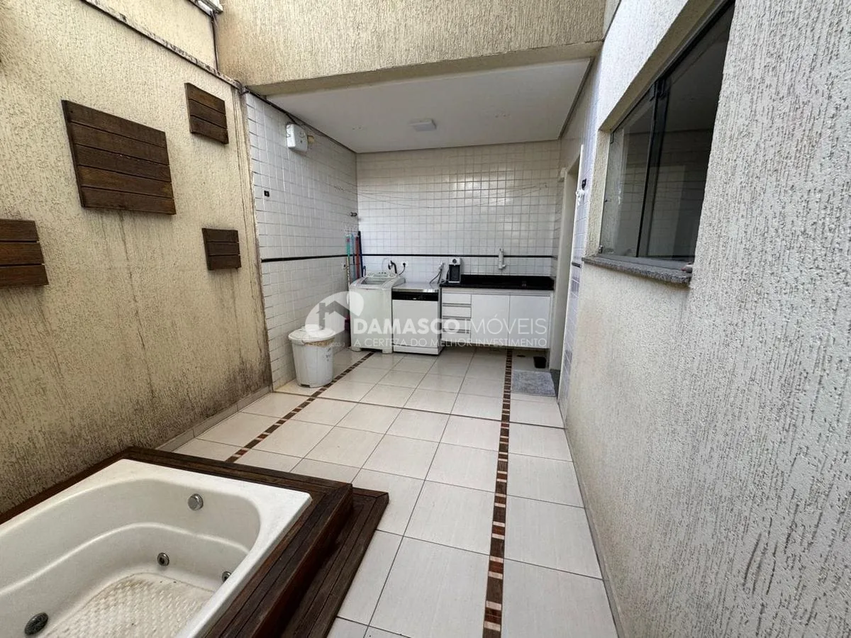 SOBRADO BAIRRO CERÂMICA