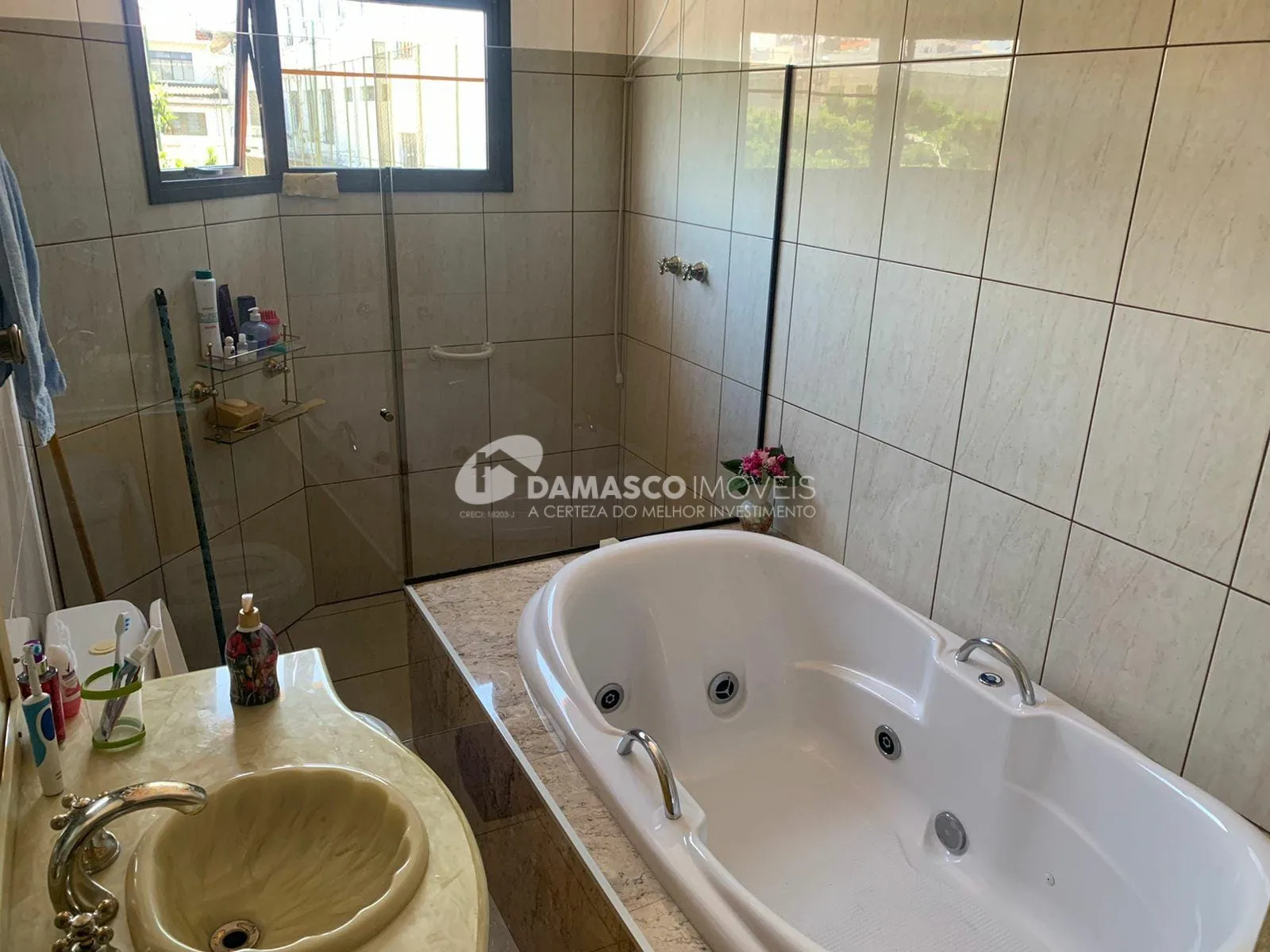 Sobrado à venda 3 Quartos, 1 Suite, 6 Vagas, 252M², Cerâmica, São Caetano do Sul - SP