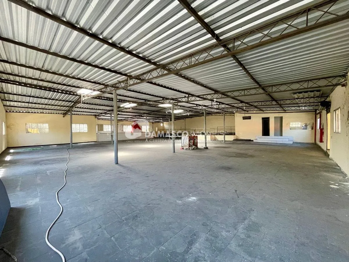Prédio comercial no Jardim Santo André