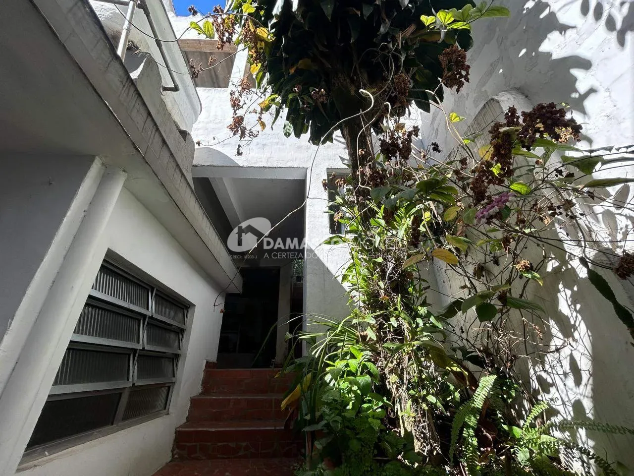 Sobrado à  venda com 178m² de área útil, 2 quartos, 3 vagas, próximo do Complexo Poliesportivo Lauro Gomes, no Bairro Olímpico, em São Caetano do Sul, SP