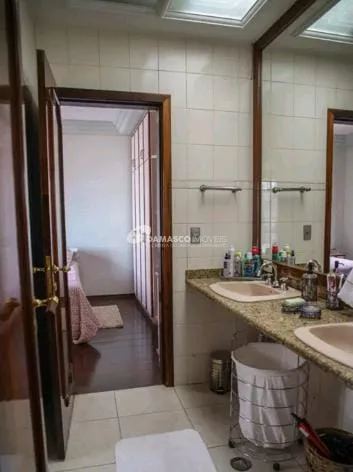 Sobrado à venda 3 Quartos, 3 Suites, 4 Vagas, 245M², Cerâmica, São Caetano do Sul - SP
