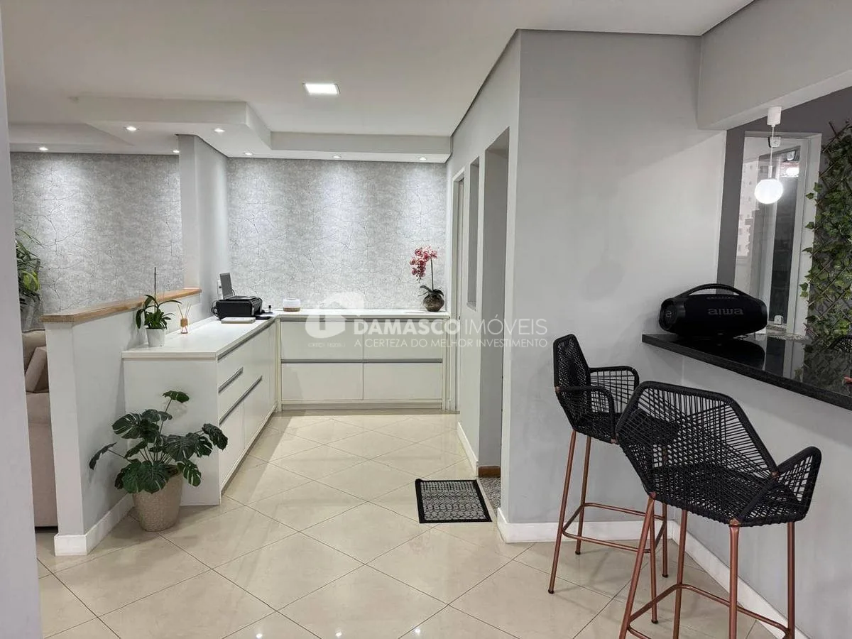 Penthouse, 2 dorm, 1 suíte e sala com sacada