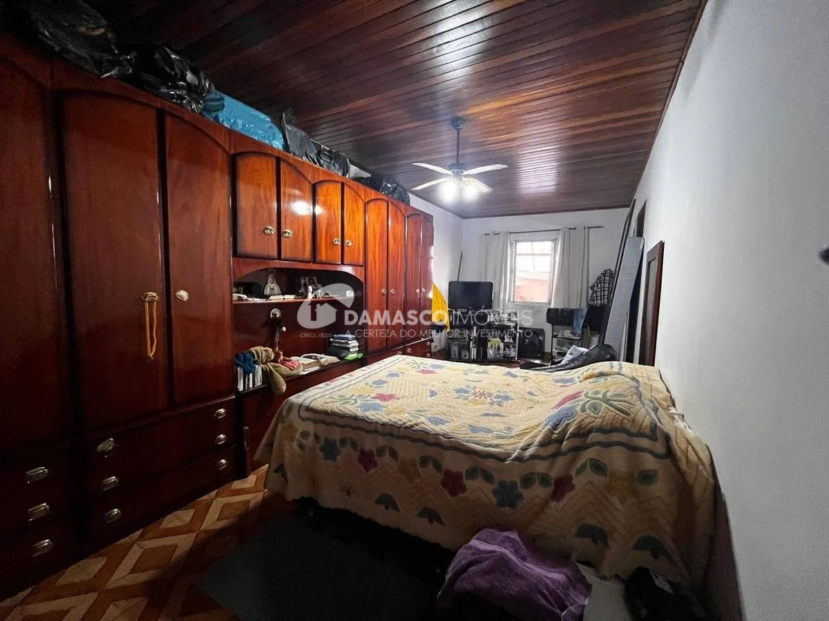 Casa térrea a venda com amplo quintal