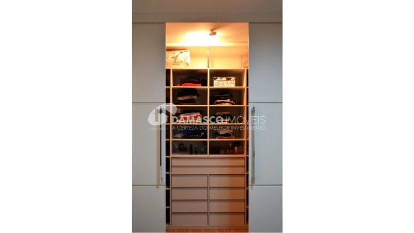 Sobrado à venda 3 Quartos, 1 Suite, 5 Vagas, 226M², Santa Maria, Santo André - SP