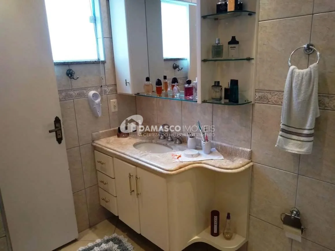 Sobrado à venda 3 Quartos, 1 Suite, 5 Vagas, 240M², Jardim, Santo André - SP