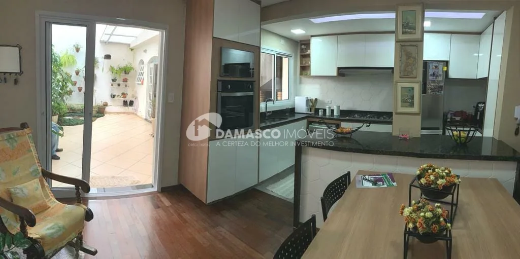 Sobrado à venda 3 Quartos, 1 Suite, 4 Vagas, 220M², Santa Maria, São Caetano do Sul - SP