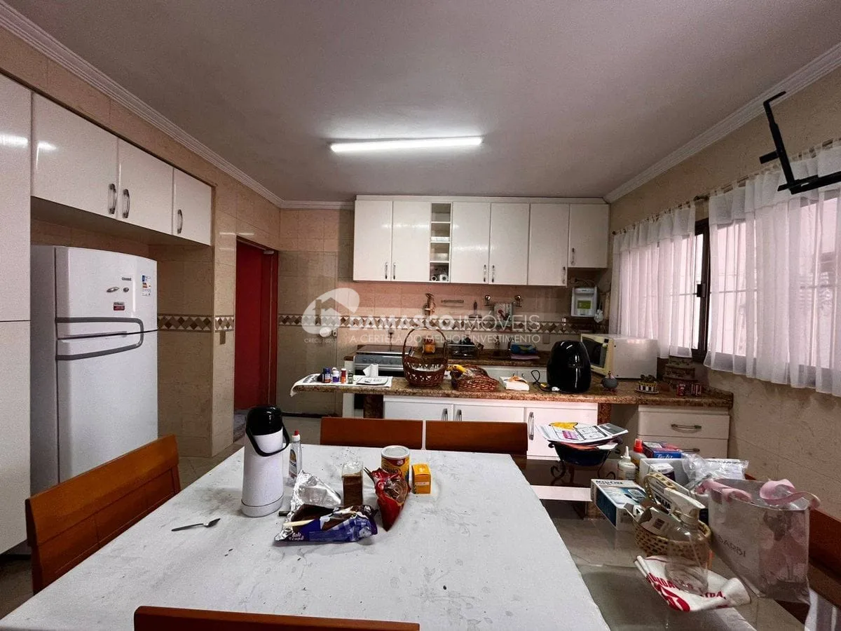 Casa térrea com 4 dorm, 2 suítes, 5 vagas no bairro Olímpico