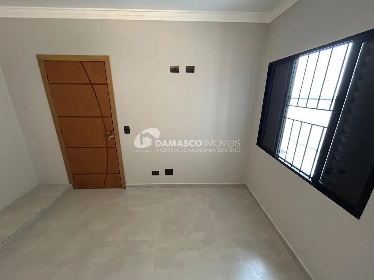 Casa Térrea Reformada à Venda na Nova Gerty, São Caetano do Sul | 2 Dormitórios | 2 Vagas