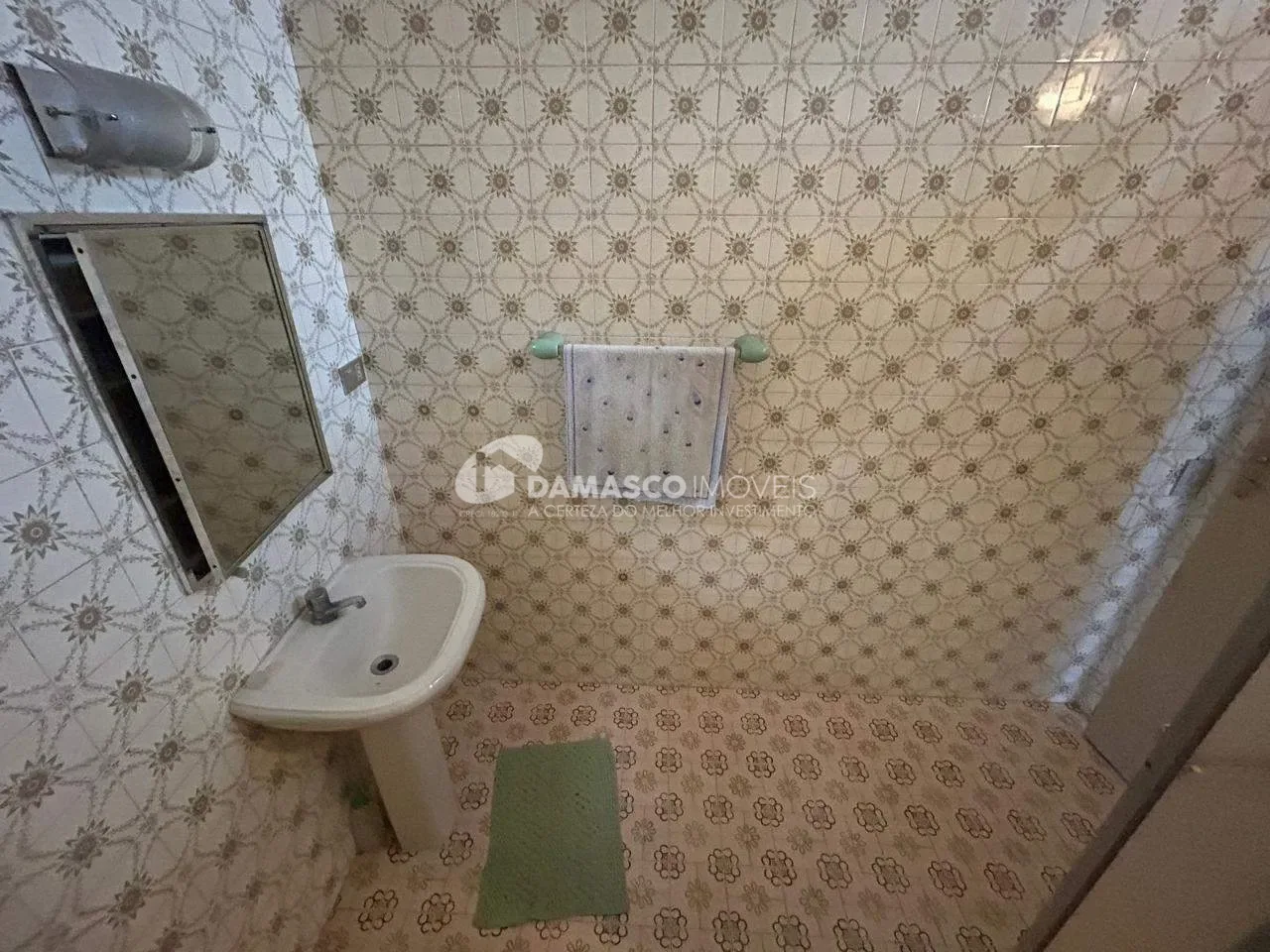 Sobrado à  venda com 178m² de área útil, 2 quartos, 3 vagas, próximo do Complexo Poliesportivo Lauro Gomes, no Bairro Olímpico, em São Caetano do Sul, SP