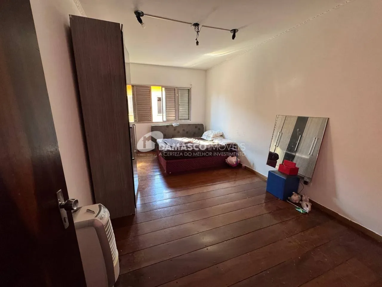 Sobrado à venda 3 Quartos, 1 Suite, 8 Vagas, 260M², Vila Califórnia, São Paulo - SP