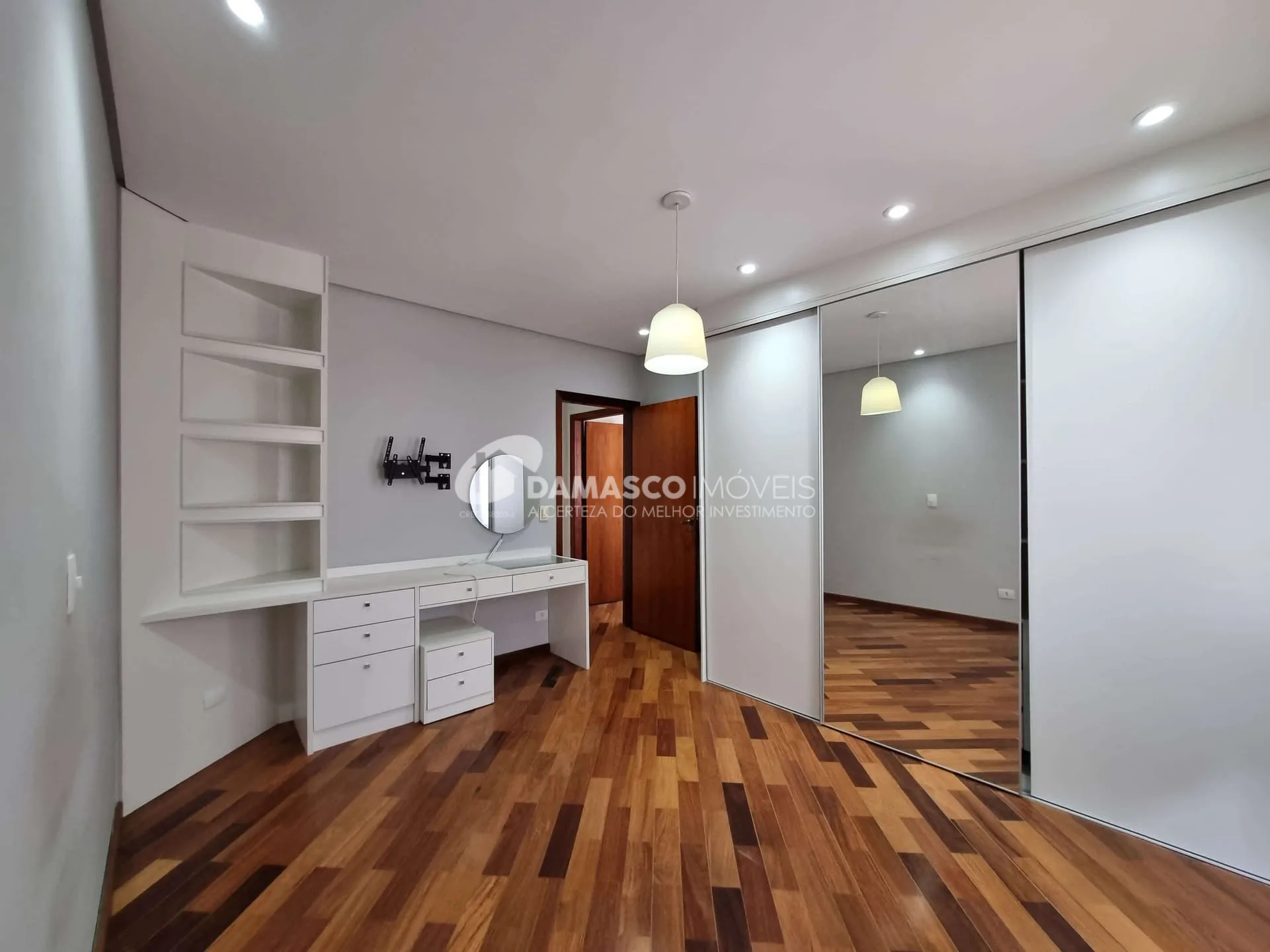 Sobrado à venda 3 Quartos, 3 Suites, 4 Vagas, 221M², Olímpico, São Caetano do Sul - SP