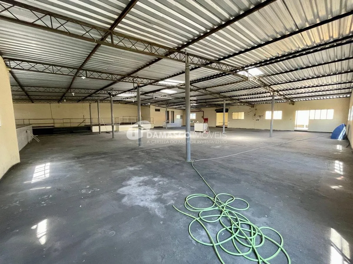 Prédio comercial no Jardim Santo André