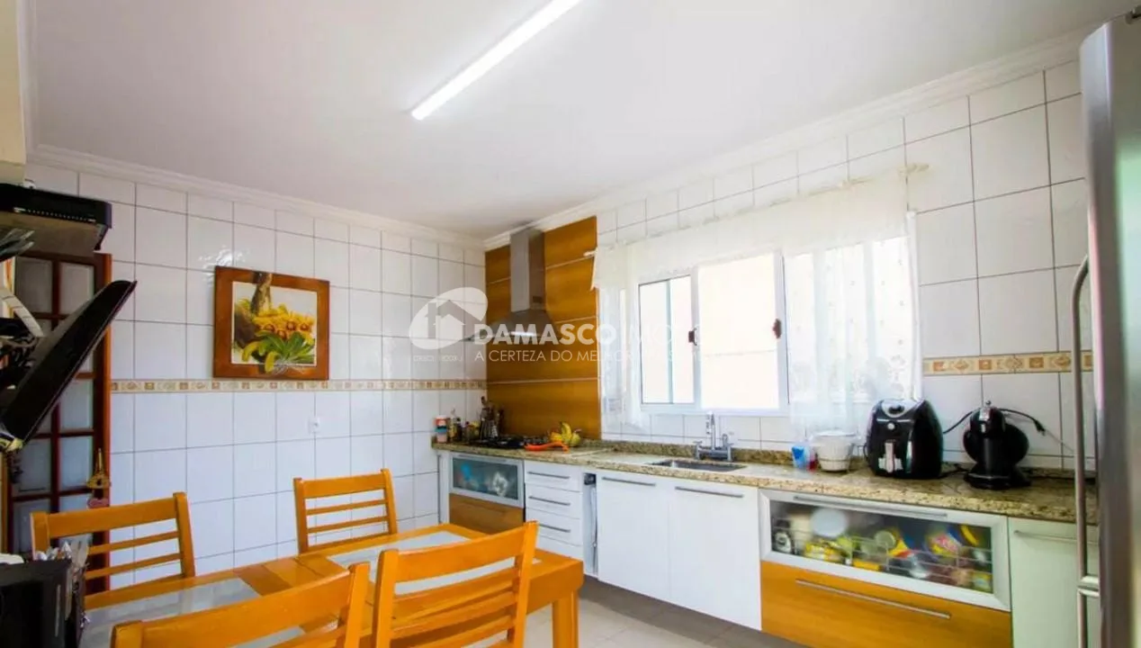 Sobrado à venda 3 Quartos, 1 Suite, 4 Vagas, 207M², Campestre, Santo André - SP