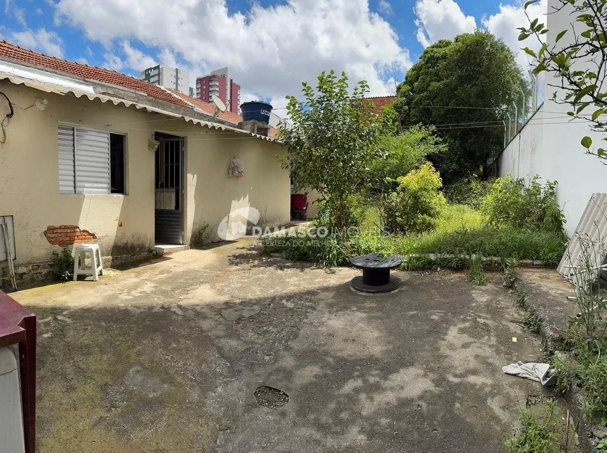 Casas em terreno Grande