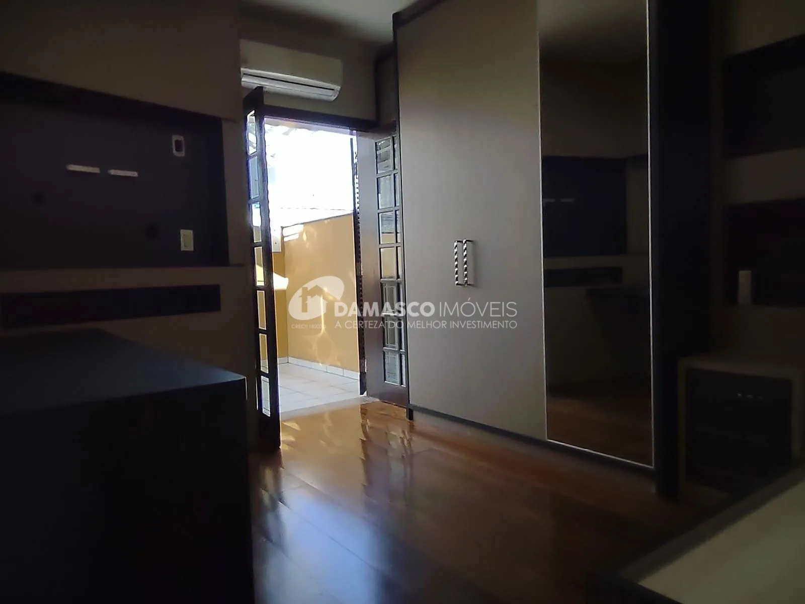 Sobrado à venda 3 Quartos, 1 Suite, 15 Vagas, 296M², Santa Maria, São Caetano do Sul - SP