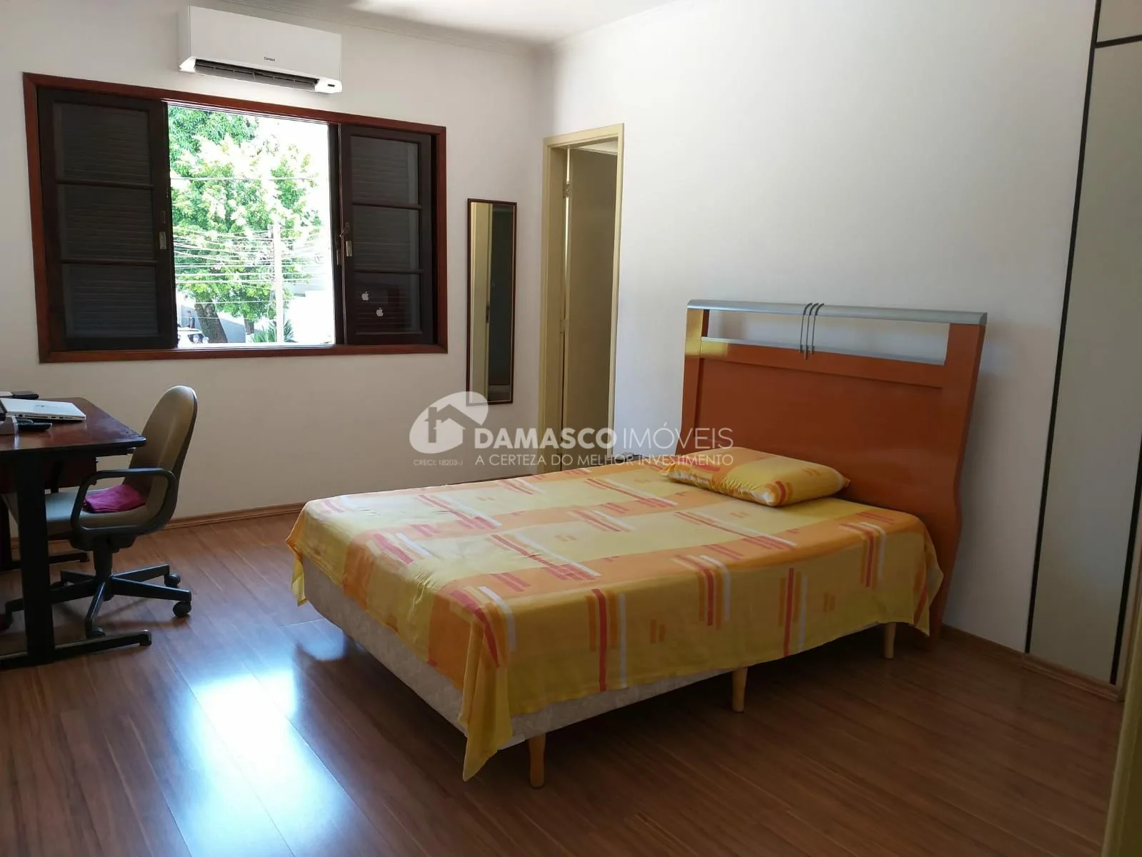 Sobrado à venda 3 Quartos, 2 Suites, 4 Vagas, 330M², Santa Maria, Santo André - SP