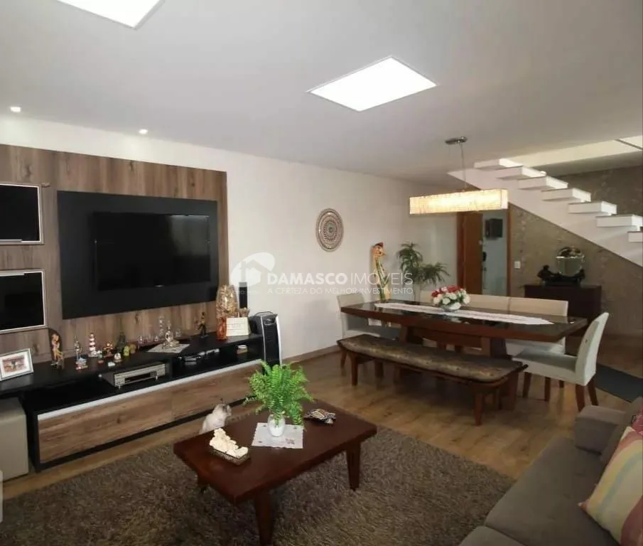 Sobrado à venda 4 Quartos, 1 Suite, 3 Vagas, 240M², Cerâmica, São Caetano do Sul - SP