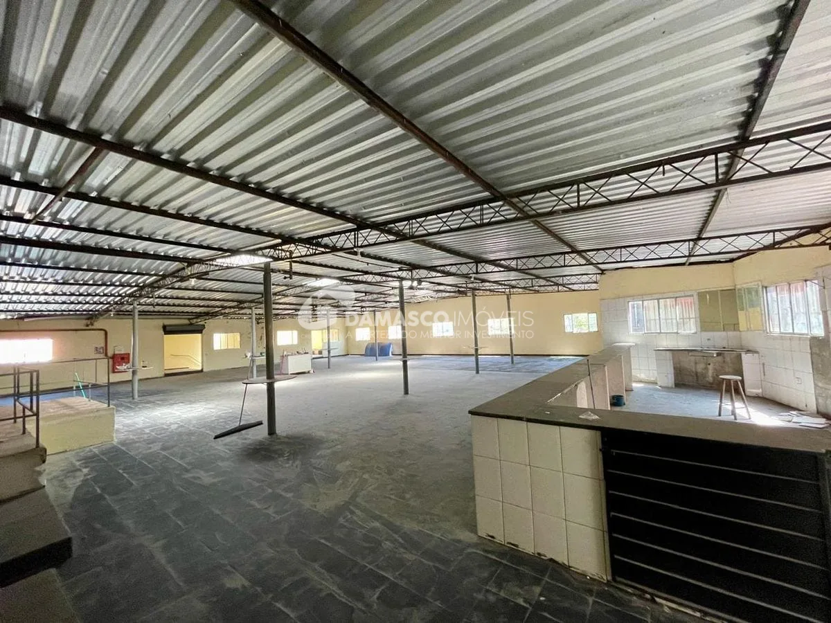 Prédio comercial no Jardim Santo André