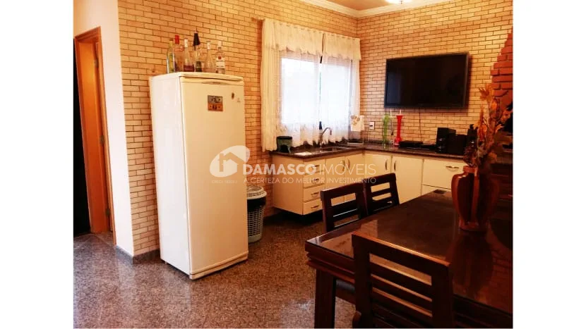 Sobrado à venda 3 Quartos, 3 Suites, 6 Vagas, 600M², Cerâmica, São Caetano do Sul - SP