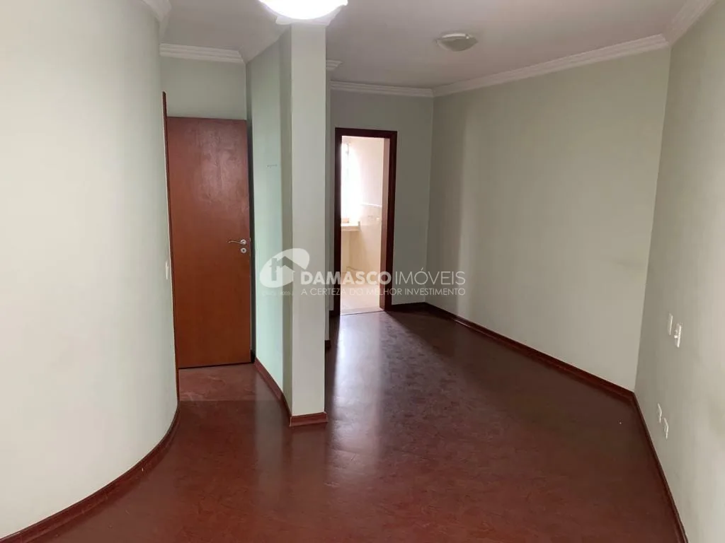 Sobrado à venda 3 Quartos, 1 Suite, 5 Vagas, Jardim São Caetano, São Caetano do Sul - SP