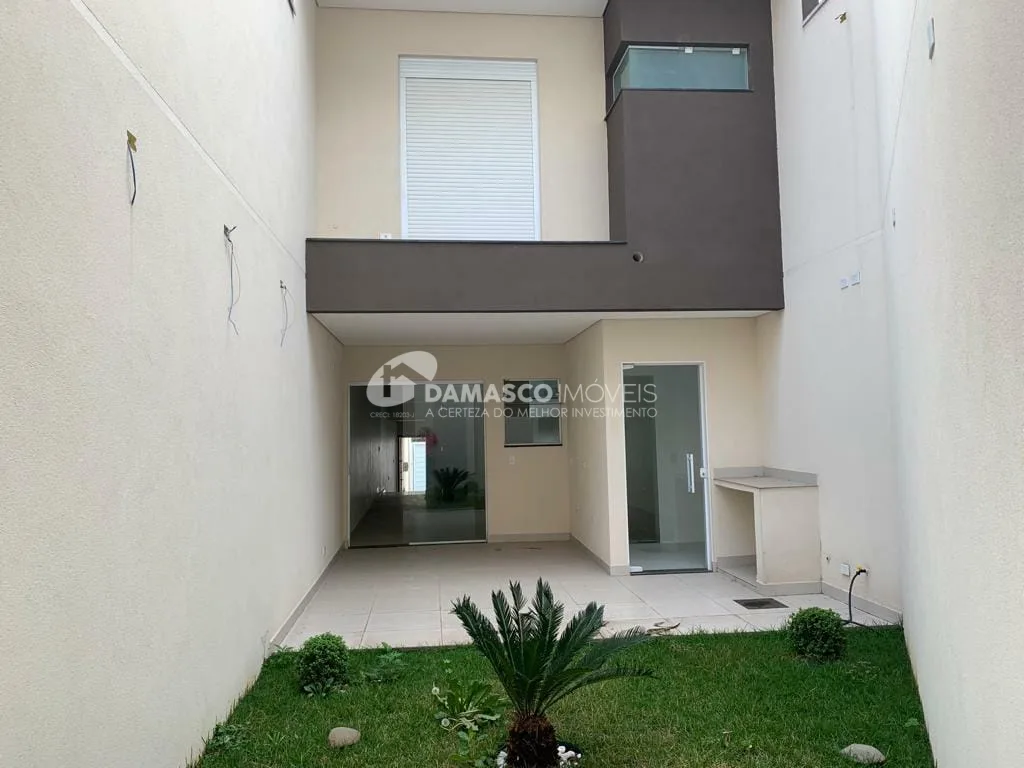 Sobrado à venda 3 Quartos, 3 Suites, 4 Vagas, Campestre, Santo André - SP
