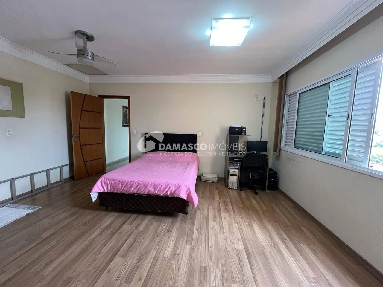 Incrível Sobrado à venda com 3 suítes e 5 vagas de garagem, Bairro Olímpico, São Caetano do Sul, SP