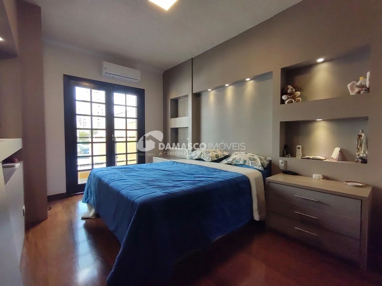 Sobrado à venda 3 Quartos, 1 Suite, 15 Vagas, 296M², Santa Maria, São Caetano do Sul - SP