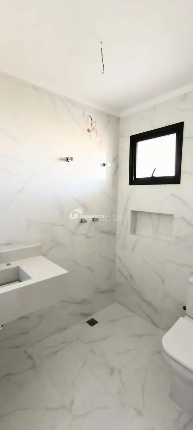Sobrado, 3 suítes, 188m², Olímpico