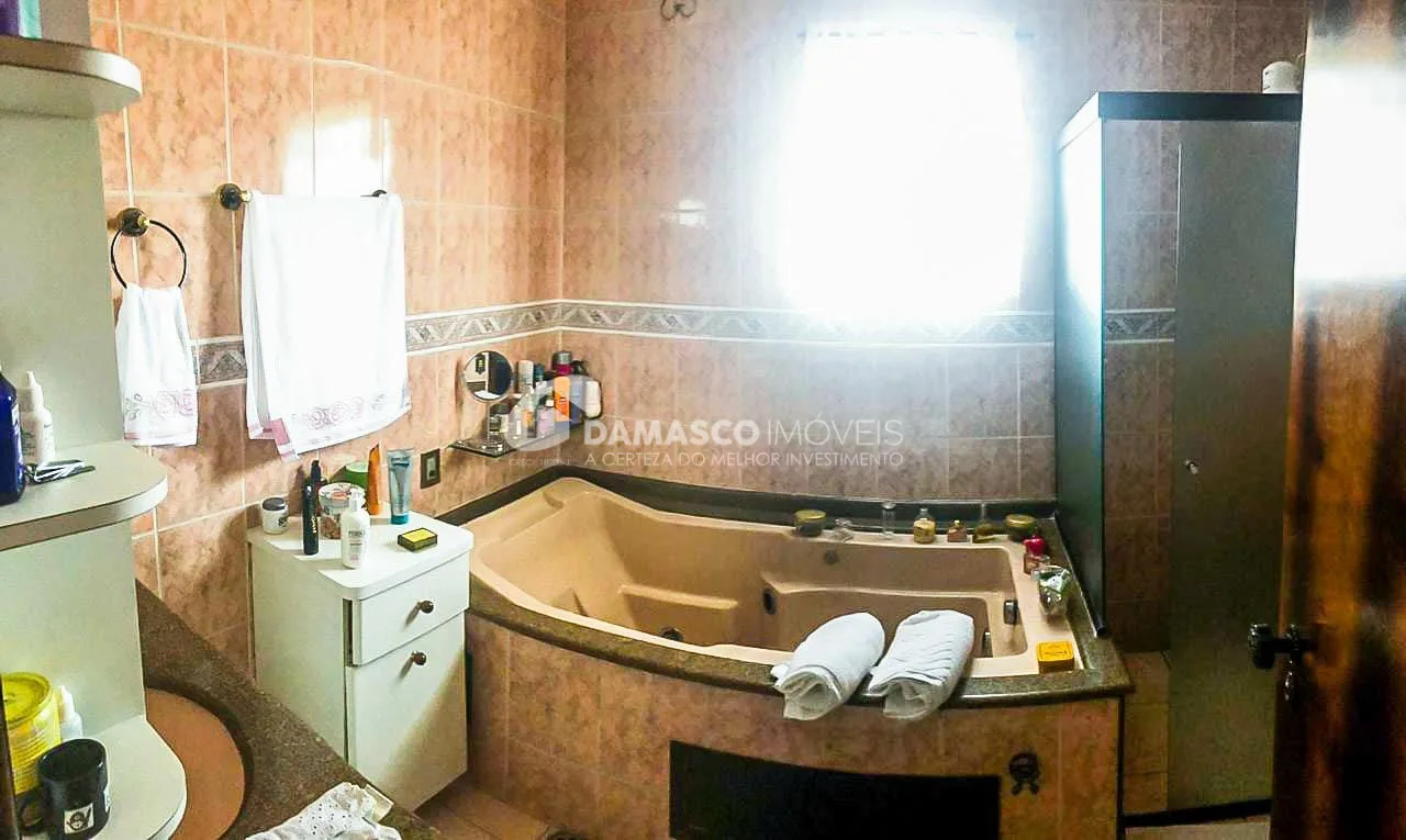 Sobrado à venda 5 Quartos, 2 Suites, 6 Vagas, Vila Sacadura Cabral, Santo André - SP