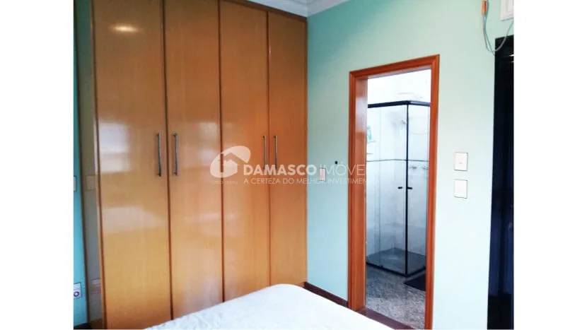Sobrado à venda 3 Quartos, 3 Suites, 6 Vagas, 600M², Cerâmica, São Caetano do Sul - SP