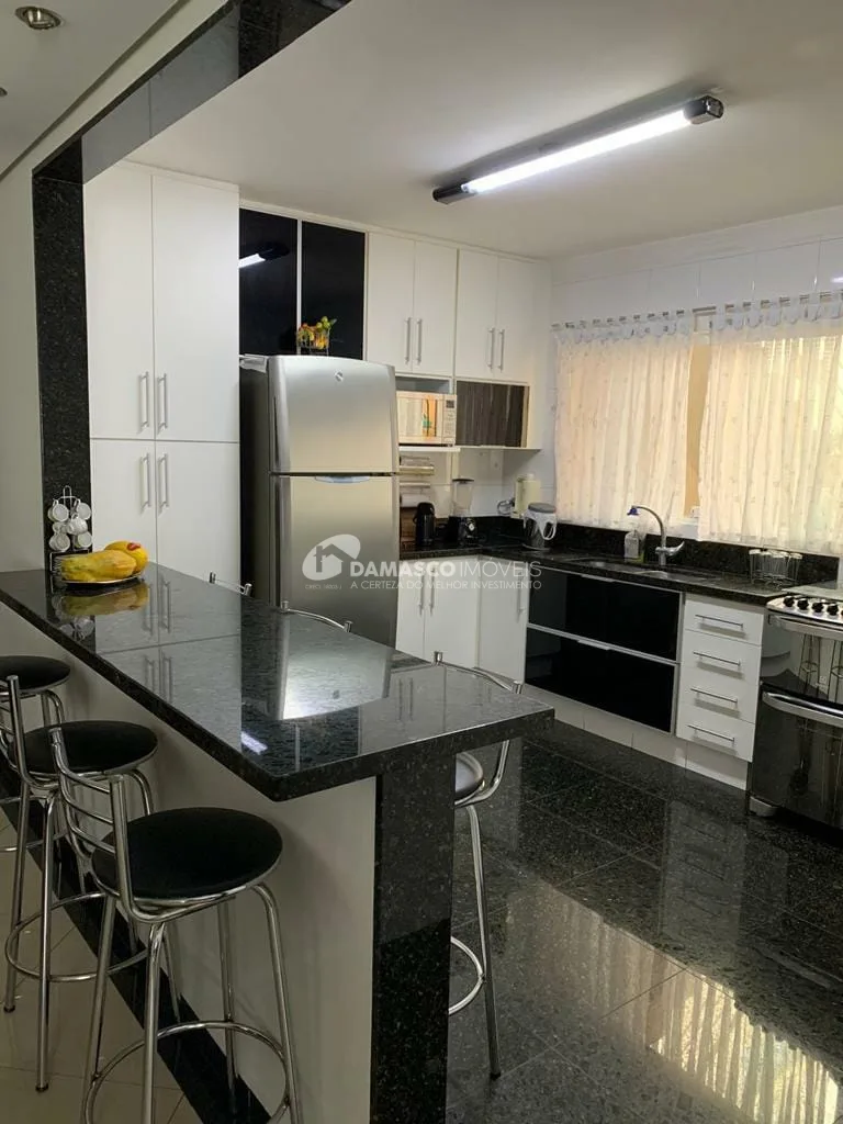 Sobrado à venda 3 Quartos, 1 Suite, 4 Vagas, 383M², Cerâmica, São Caetano do Sul - SP