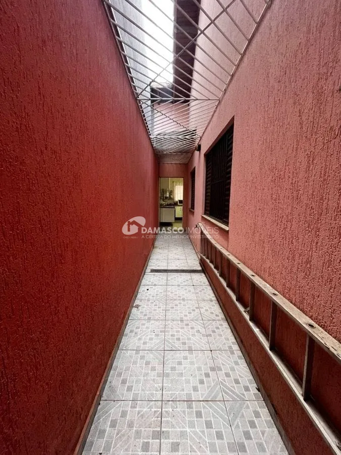 Casa térrea com 4 dorm, 2 suítes, 5 vagas no bairro Olímpico