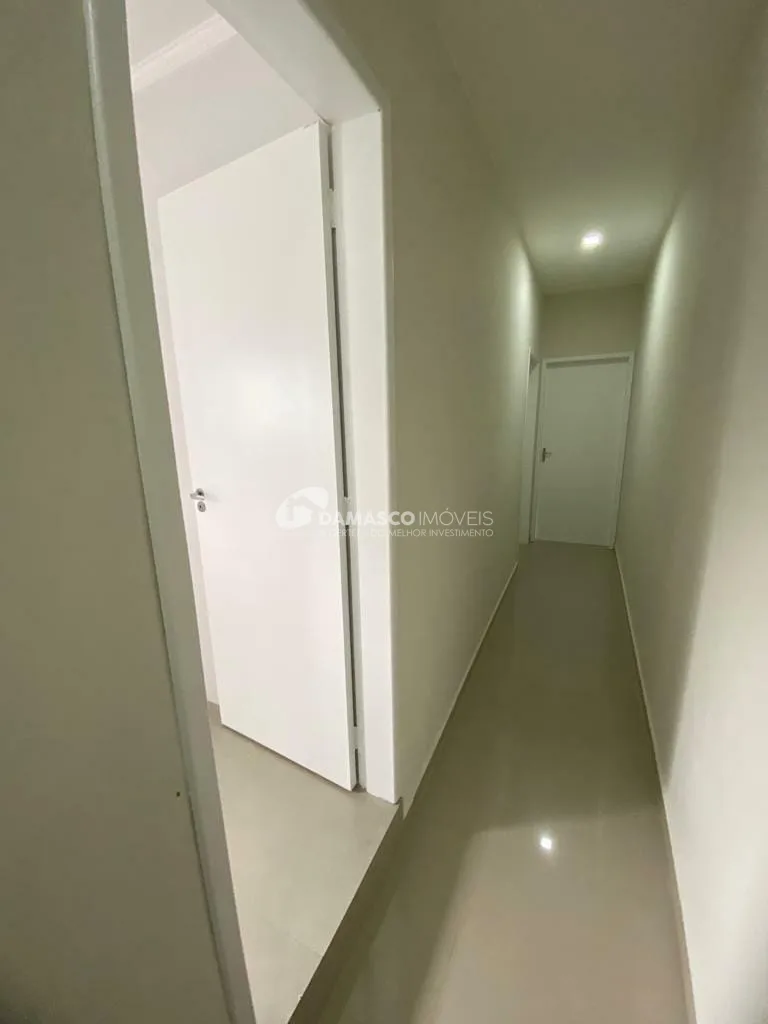 Sobrado à venda e locação, com 400 m² de área total, 3 Quartos, 1 Suíte, 6 Vagas, Parque Bandeirante, Santo André - SP