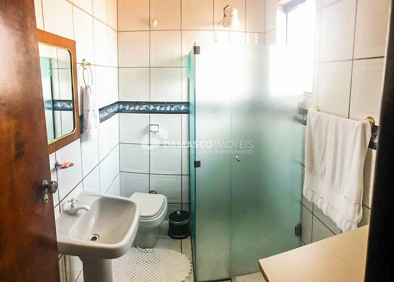 Sobrado à venda 5 Quartos, 2 Suites, 6 Vagas, Vila Sacadura Cabral, Santo André - SP