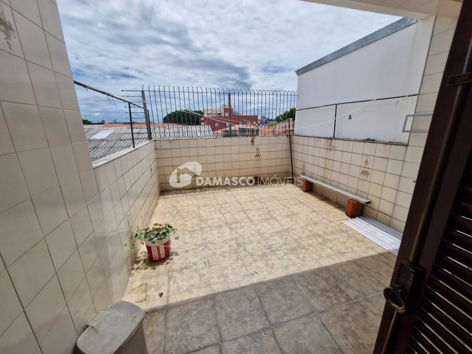 Sobrado à Venda no Barcelona, São Caetano do Sul | 3 Dormitórios | 1 Suíte | 3 Vagas