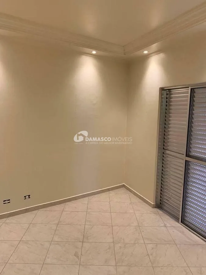 Sobrado à venda 3 Quartos, 1 Suite, 2 Vagas, 250M², Sítio da Figueira, São Paulo - SP