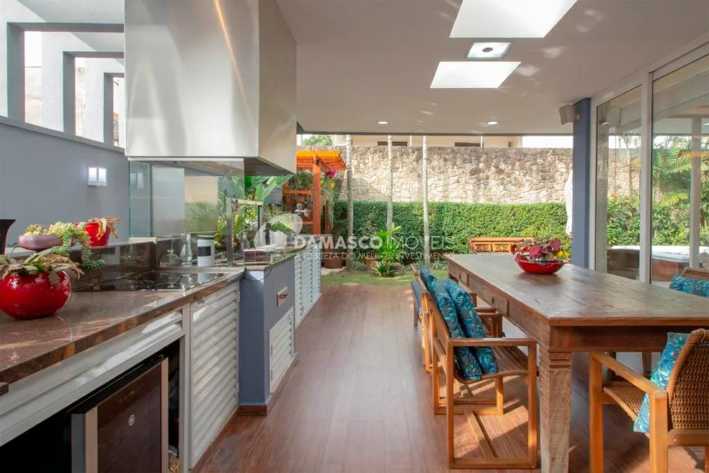 Sobrado à venda 4 Quartos, 4 Suites, 6 Vagas, 550M², Jardim São Caetano, São Caetano do Sul - SP