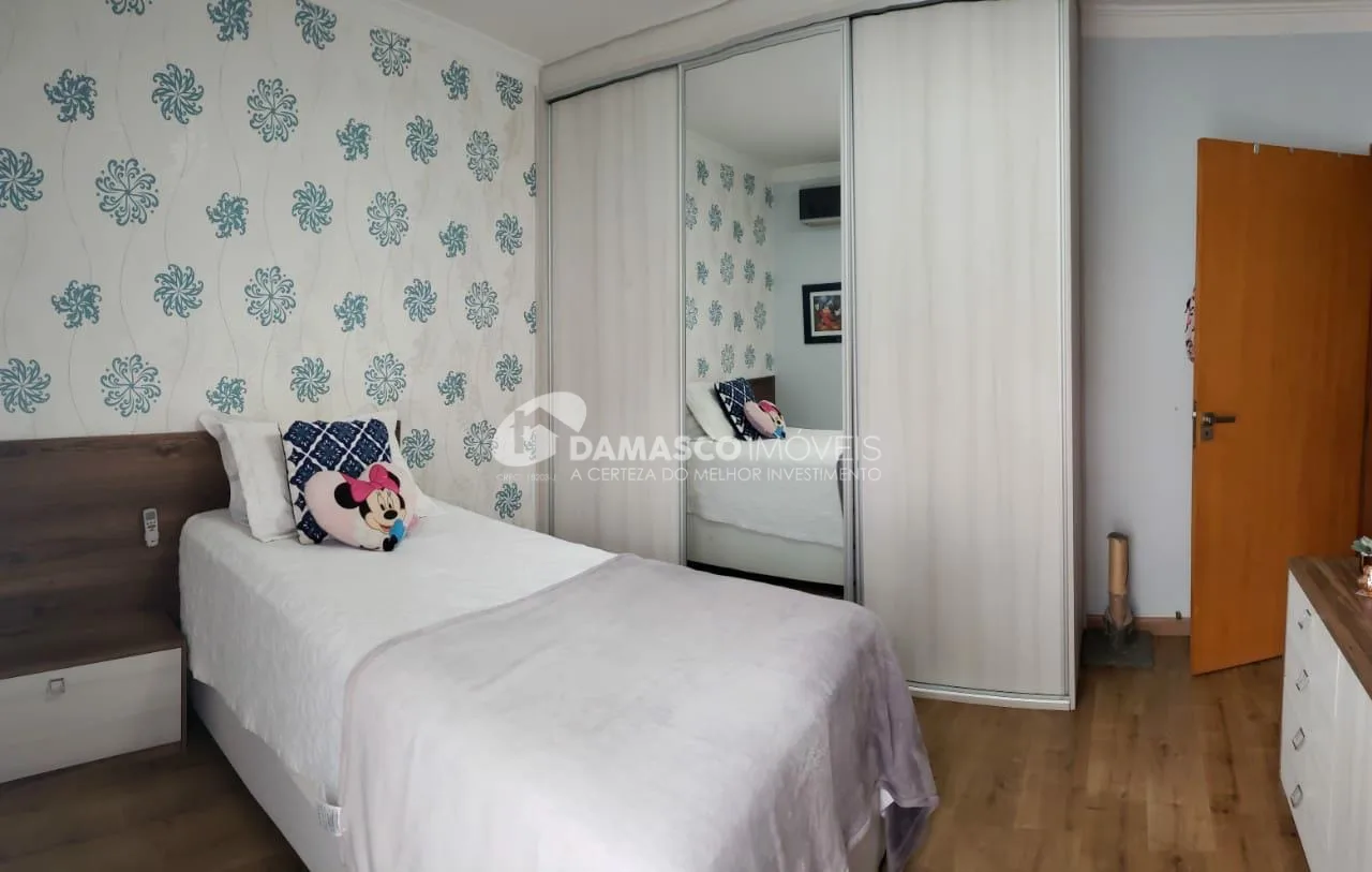 Sobrado à venda 4 Quartos, 1 Suite, 3 Vagas, 240M², Cerâmica, São Caetano do Sul - SP