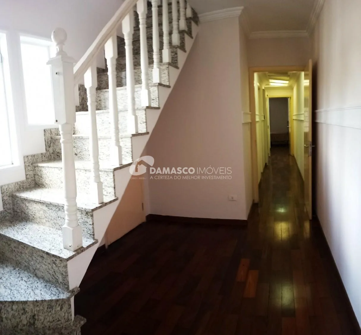 Sobrado à venda 3 Quartos, 3 Suites, 2 Vagas, 282M², Jardim Stella, Santo André - SP