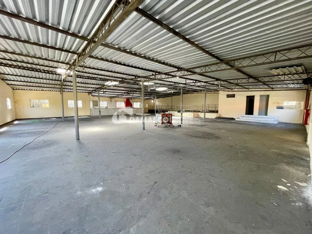 Prédio comercial no Jardim Santo André