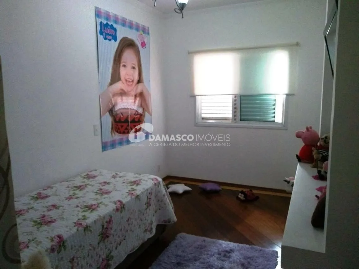 Sobrado à venda 3 Quartos, 1 Suite, 5 Vagas, 240M², Jardim, Santo André - SP