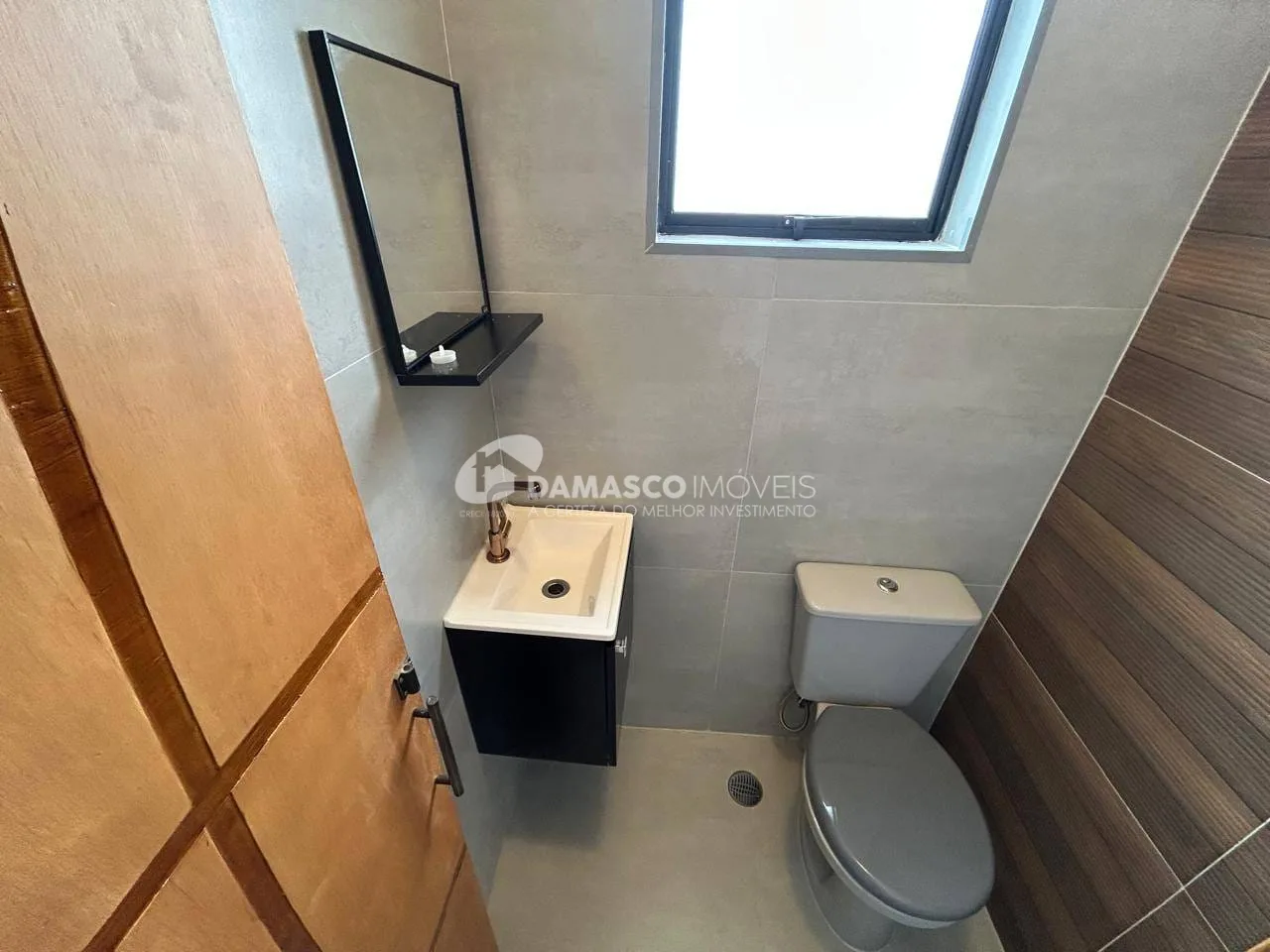Casa Térrea Reformada à Venda na Nova Gerty, São Caetano do Sul | 2 Dormitórios | 2 Vagas