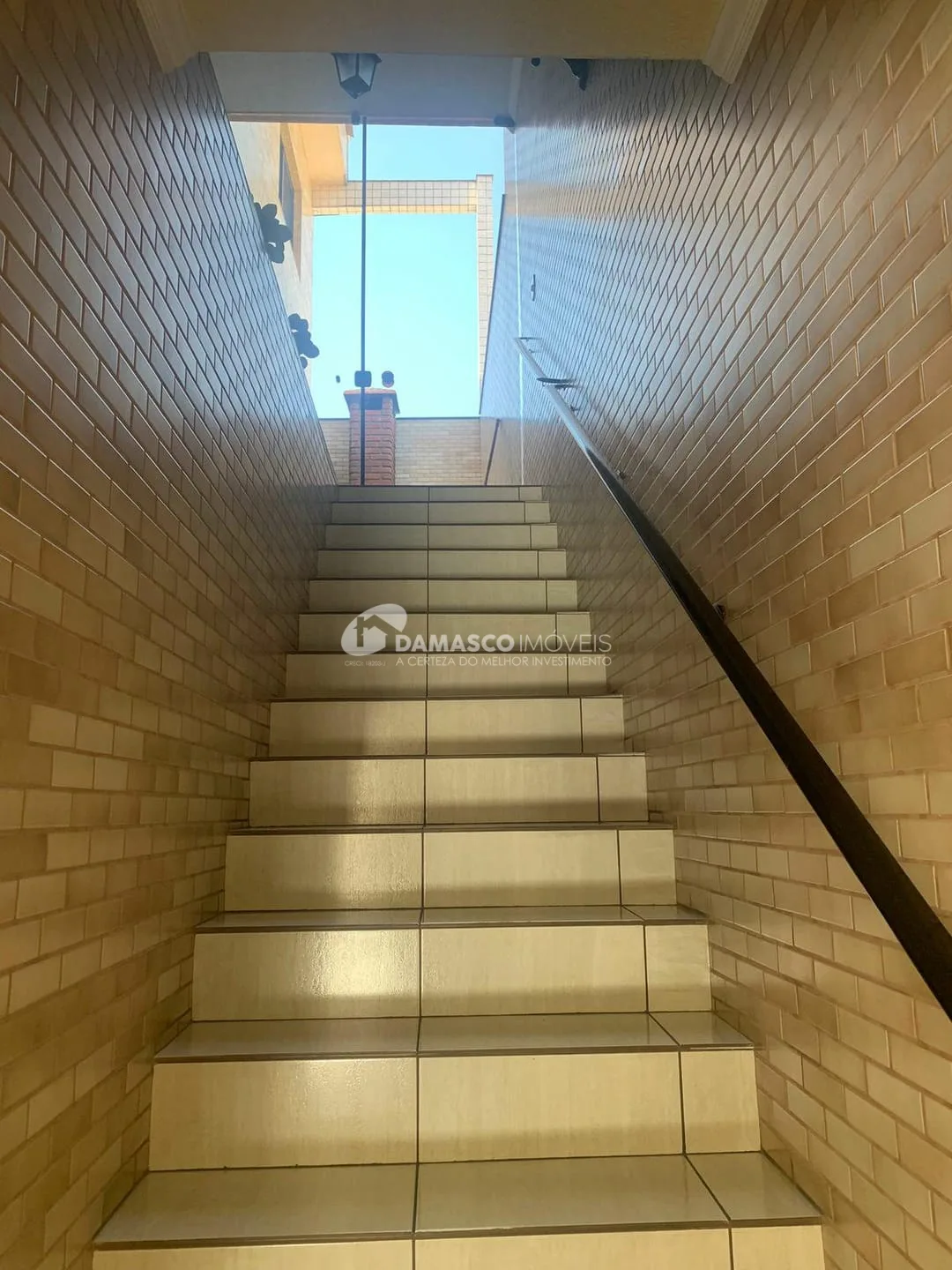 Sobrado à venda 3 Quartos, 1 Suite, 6 Vagas, 252M², Cerâmica, São Caetano do Sul - SP